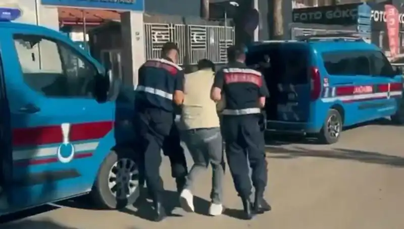 Türkiye'nin 10 İlinde Suç Örgütlerine Dev Operasyon: 74 Gözaltı