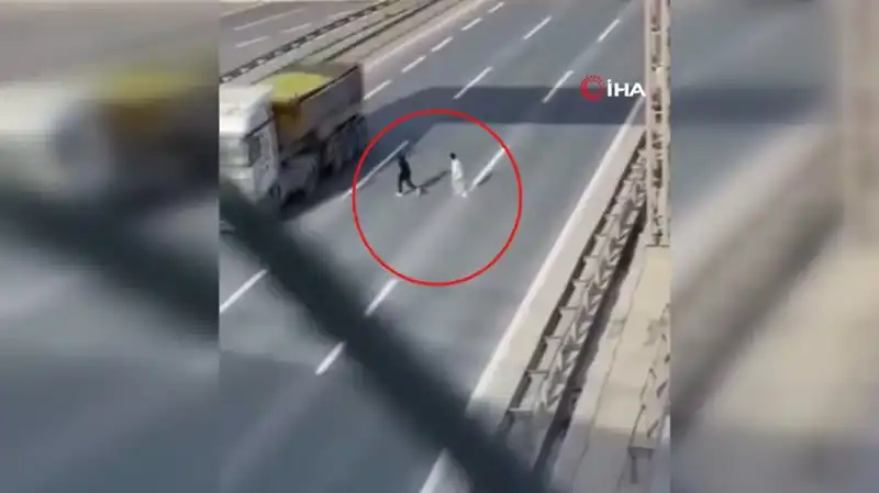 Dikkat Çeken Görüntüler: Tehlikeli Yolculuk Kamerada!