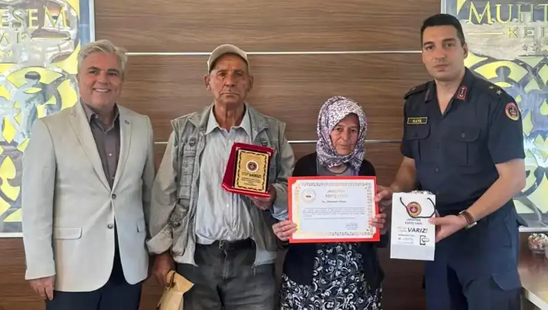 Tek Varoluşları Olan Evi Jandarmaya Bağışlayan Aile’nin Duygulandıran Hikayesi
