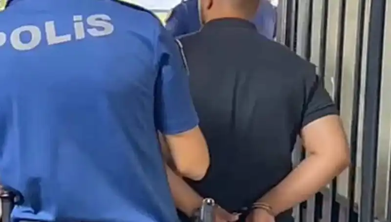 İzmir'de Polise Saldıran Şahsın Tutuklanması Şehri Şoke Etti