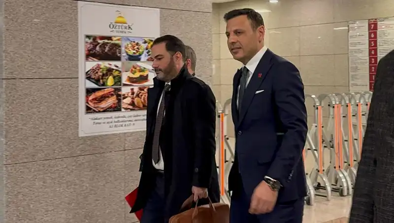 CHP İstanbul İl Başkanı Özgür Çelik'in İfadesi Alkışlarla Karşılandı