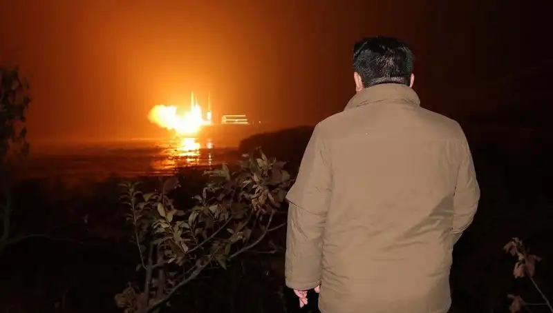 Kuzey Kore'nin Silahlanma Yarışı: Kimler Fatura Ödüyor?