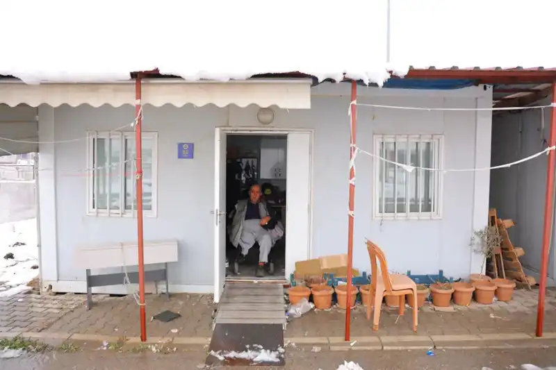 Hayatın Kıyısında: Depremin 6. Günü Hayat Savaşına Tutunan Adam