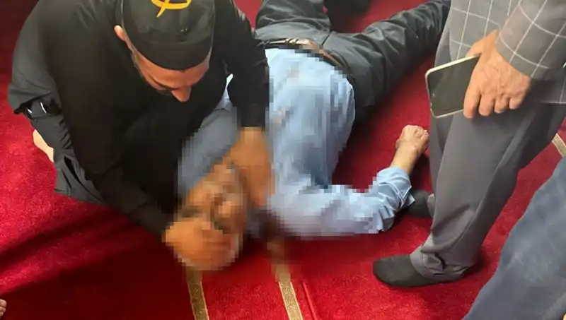 Camide Namaz Kılarken Bıçaklanan Adam Hayatını Kaybetti