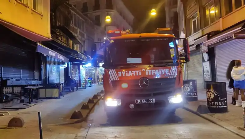 Beyoğlu'nda Asansör Boşluğuna Düşen Müşteri Hayatını Kaybetti!