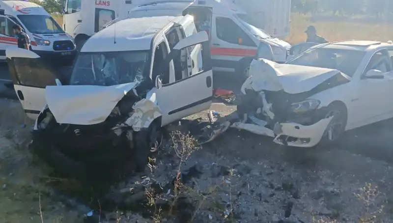 Nevşehir'de Feci Trafik Kazası: 14 Yaralı ve Nedenleri Araştırılıyor