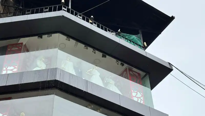 Giyim Mağazasında Korkutan Yangın: Alışveriş Cenneti Alevlere Teslim Oldu