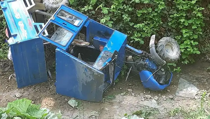 Kontrolden Çıkan Pat Pat Dereye Devrildi: İki Yaralı Hastaneye Kaldırıldı