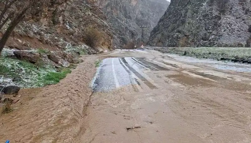 Tunceli'yi Vuran Dolu ve Sağanak: Altyapı Zarar Görüyor