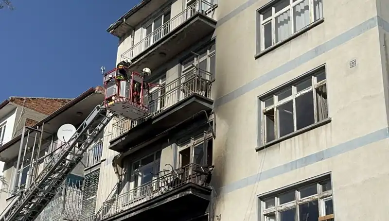 Konya'da Yangın Faciası: 4 Katlı Binada İki Çocuk Hayatını Kaybetti