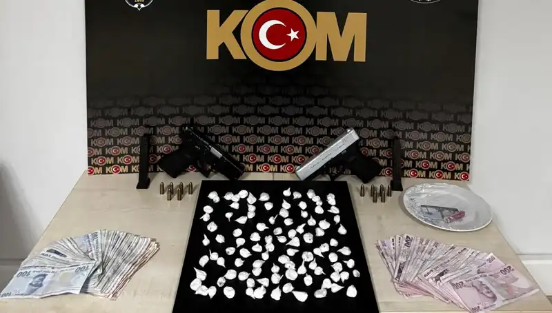 Çeşme’de Silahlı Saldırı: Evdeki Korku Dolu Anlar ve Üç Gözaltı