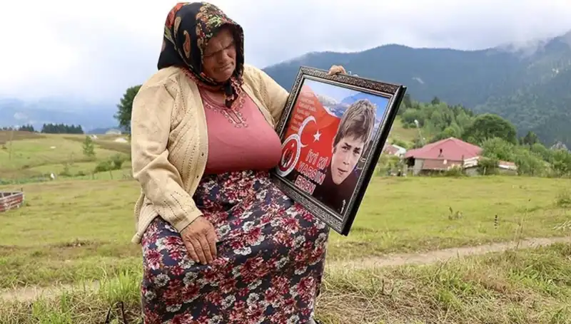 DEM Parti, Eren Bülbül’ün Annelerine Unutulmaz Bir Bayram Mesajı Gönderdi