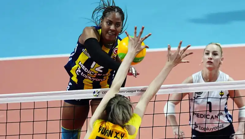 Fenerbahçe, VakıfBank'ı Yenersen Avrupa'daki Türk Derbisini Kazandı