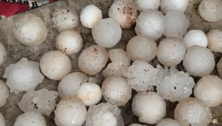 Şanlıurfa'da Kar Topu Büyüklüğünde Dolu Yağışı Söz Konusu