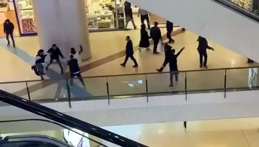 İstanbul'daki AVM'de Şok Edici Kavga: Güvenlik Önlemleri Artıyor!
