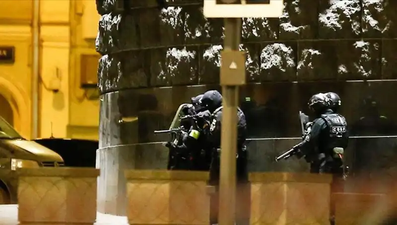 Rusya'da Korkunç Silahlı Saldırı: Çatıdan Rastgele Ateş Açan Şahıs Panik Yarattı