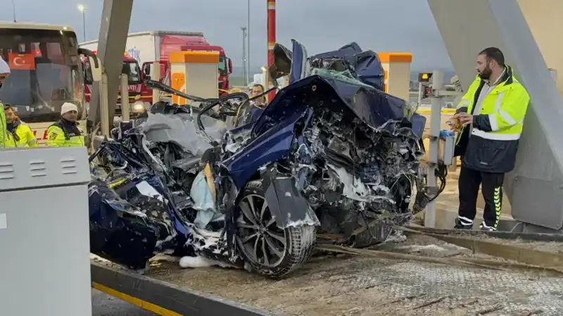 Silivri'de Feci Kaza: Otomobil ile Otobüs Arasında Korkunç Sıkışma!