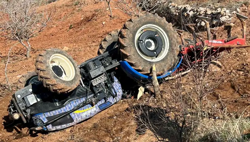 Siirt’te Devrilen Traktörde Korkunç Kaza: Sürücü Hayatını Kaybetti