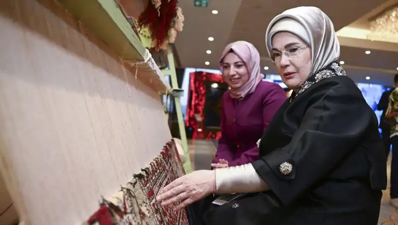 Emine Erdoğan’ın El Emeği Halısı Açık Artırmada Satıldı, Depremzede Kadınlar için Gelir Elde Edildi