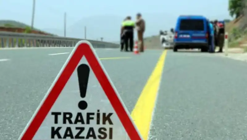 Otomobil ve Hafif Ticari Araç Çarpıştı: Faciada 6 Kişi Hayatını Kaybetti