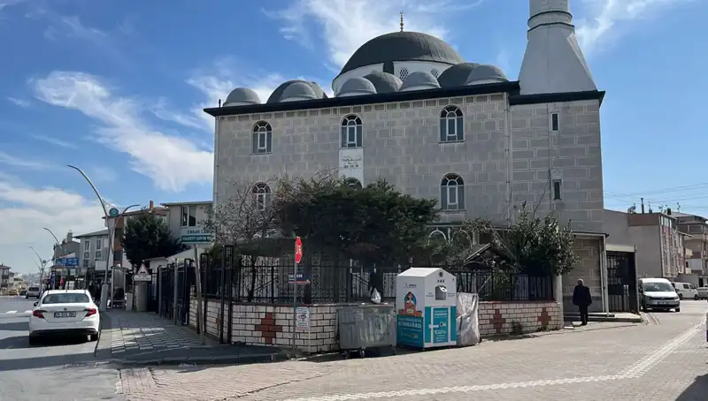 Cami Tuvaletinde Bulunan Ceset Şehrin Gündemini Sarstı
