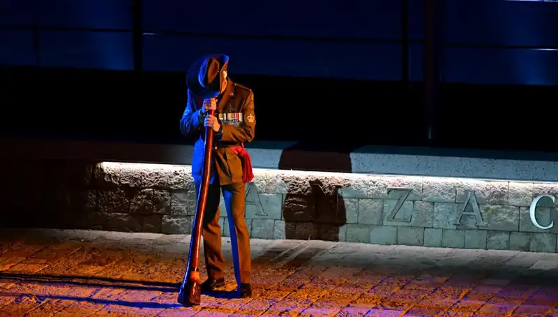 Anzak Koyu'nda Duygu Dolu "Şafak Ayini" Töreni Gerçekleştirildi
