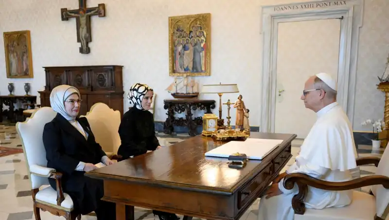 Emine Erdoğan ve Papa Leo, Gazze Krizini Görüşmek Üzere Buluştu