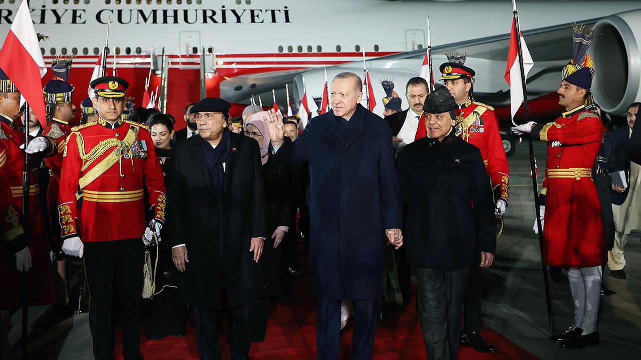 Cumhurbaşkanı Erdoğan, Pakistan'da Devlet Ziyaretinde Bulundu