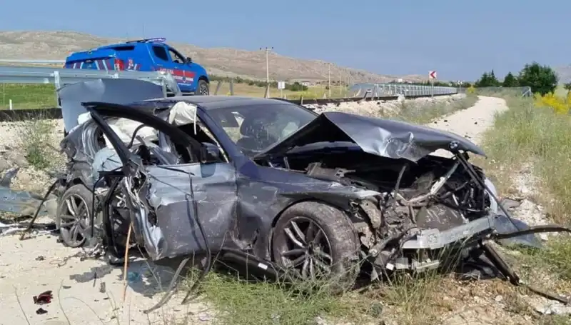 Sivas’ta İkisi Bir Arada: İki Trafik Kazasında 9 Kişi Yaralandı
