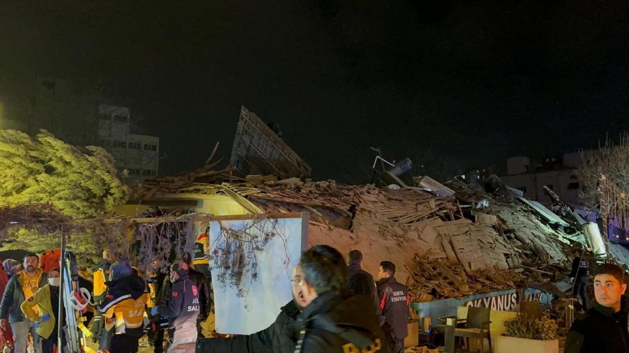 Konya'da Korkutan Bina Çökmesi!