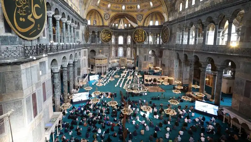 Ayasofya'nın Kapısını Kıran Sanığa Hapis Cezası: Olayın Ayrıntıları Ortaya Çıktı