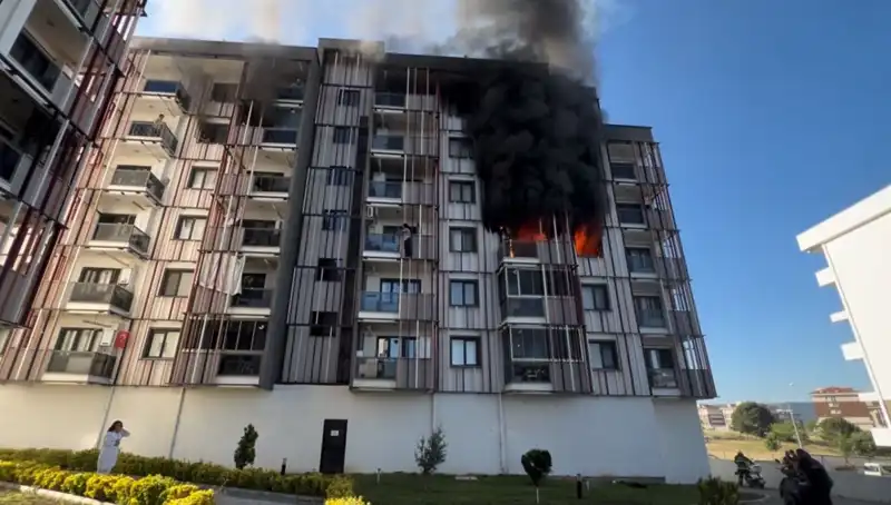Çanakkale'de Geceyi Korku İçinde Geçiren Yangın Olayı