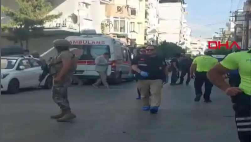 İzmir'de Karakola Silahlı Saldırı: İki Polis Şehit Oldu, Bir Yaralı Var