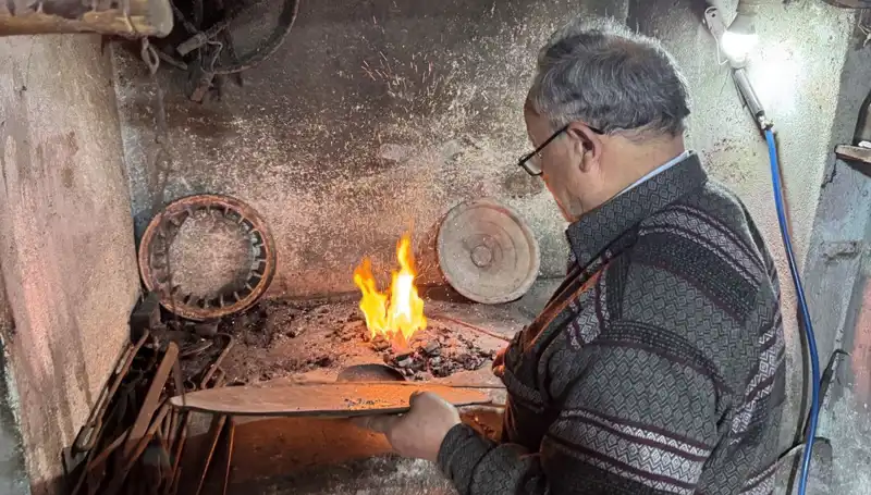 Geleneksel Meslek: 20 Metrekarelik Dükkanında Babasının İzinden Gidiyor