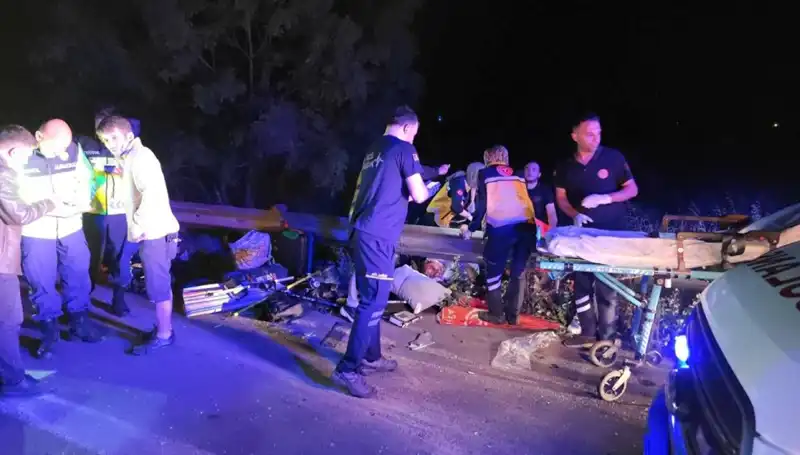 Minibüs Kazasında Dehşet Anları: Yolcular Nasıl Savruldu?