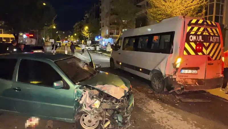 Otomobil Servis Minibüsüne Çarptı: 6 Kişi Yaralandı, Olayın Perde Arkası