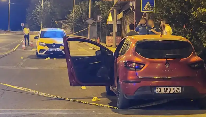 ** İstanbul'da Otomobil Kavgasında Feci Savaş: 2 Ölü, 5 Yaralı**