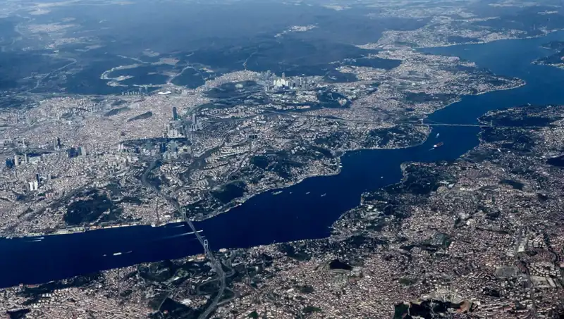 İstanbul Semalarında Bahar Coşkusu: Pilottan Önemli Uyarı!
