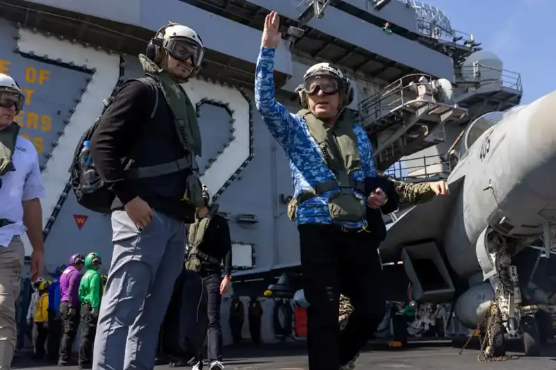 Savaş Gemisine Yolculuk: ABD Umman Ekipleri İle Bölgede Yeni Dönem