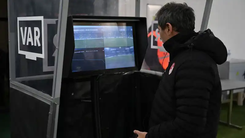 Beşiktaş-Gaziantep FK Maçında Almanya'dan Özel VAR Hakemi Atandı!