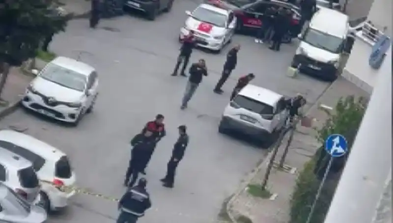 Yolda Yürüyen Adam Kurşun Yağmuruna Tutuldu: Detaylar Şoke Edici!