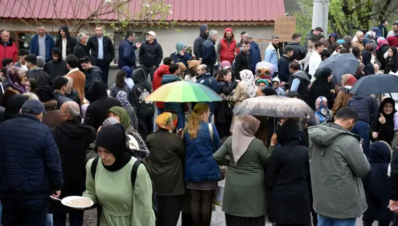 100 Yıllık Gelenekte Bayram Coşkusu: 12 Bin Kişi Bir Araya Geldi!
