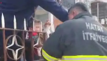 Hatay'da Çocuğun Koluna Saplanan Demir Korkuluk Olayı Şoke Etti