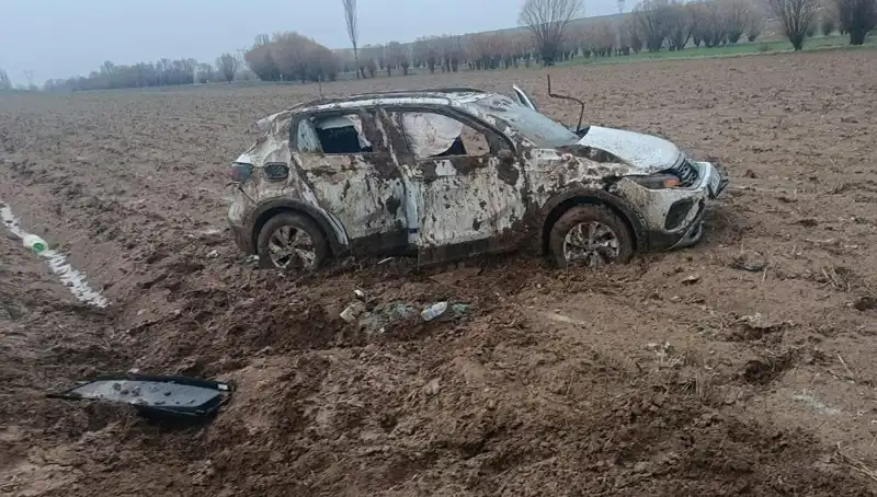 Şarampole Devrilen Otomobilde İki Kişi Yaralandı: Kaza Anı Güvenlik Kamerasında!