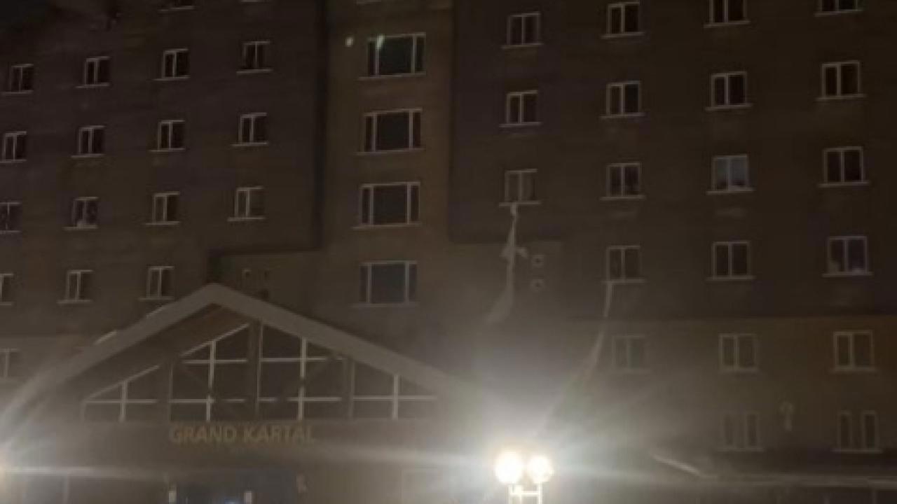 Otel Yangınında Çarşaflarla Kurtulan Misafirlerin Dramı