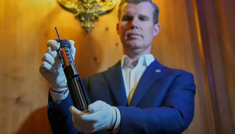 İkonik Darth Vader Işın Kılıcı Rekor Fiyata Satıldı: 3.65 Milyon Dolar!
