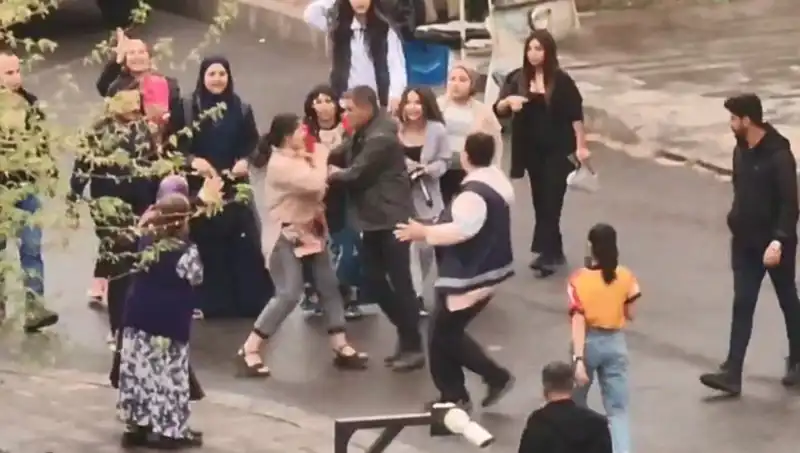Adliye Önünde Gündem Yaratan Tekmeli Yumruklu Kavga Anları
