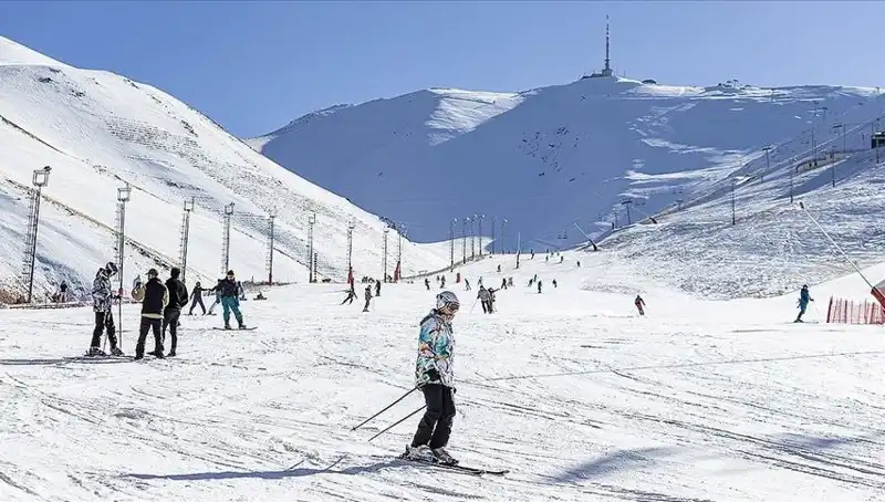 Palandöken, Kış Turizminin Zirvesini Yaşıyor: En Yüksek Kar Kalınlığı Burada!
