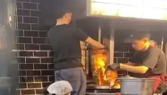 Pişmiş Tavuk Dönerin Üzerine Çiğ Et Koydular: Gıda Güvenliği Skandalı