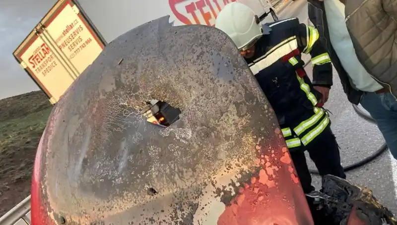 Seyir Halindeki Otomobil Alev Alev Yandı: Sıradışı Olayın Detayları